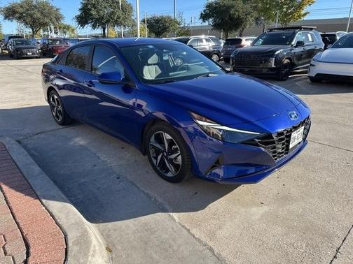 2023 Hyundai ELANTRA SEL
