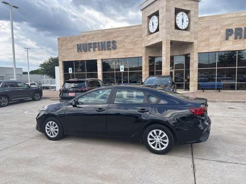 Aurora Black 2022 Kia Forte FE