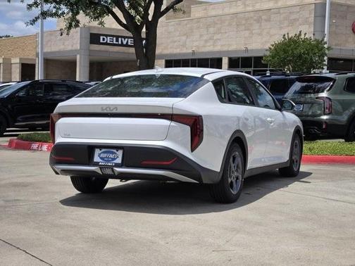2025 Kia K4 LXS
