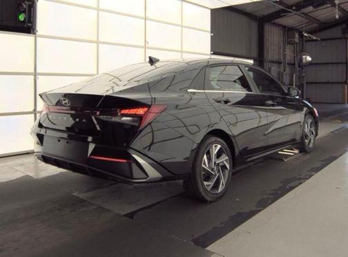 Black 2025 Hyundai ELANTRA SEL Convenience