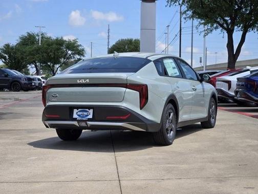 2025 Kia K4 LXS