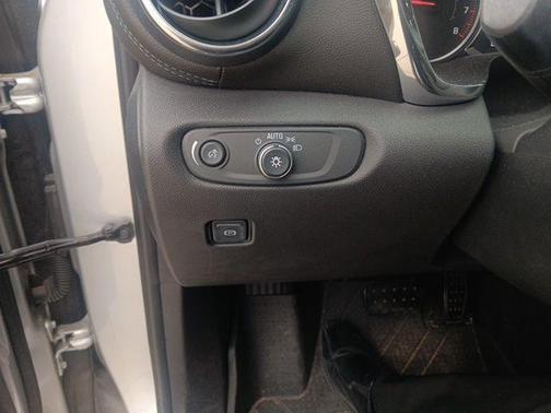 Silver Ice Metallic 2019 Chevrolet Blazer 1LT