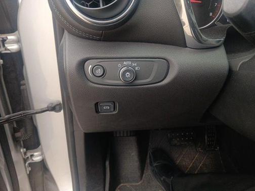 Silver Ice Metallic 2019 Chevrolet Blazer 1LT