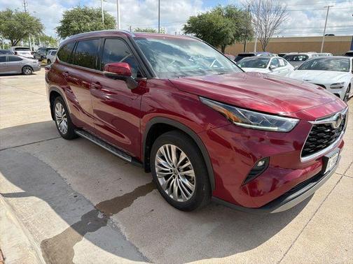 Pearl 2023 Toyota Highlander Platinum