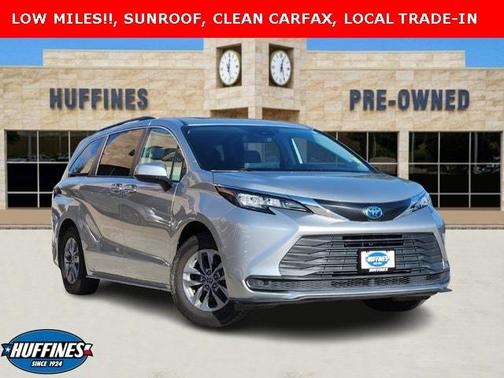 2022 Toyota Sienna LE