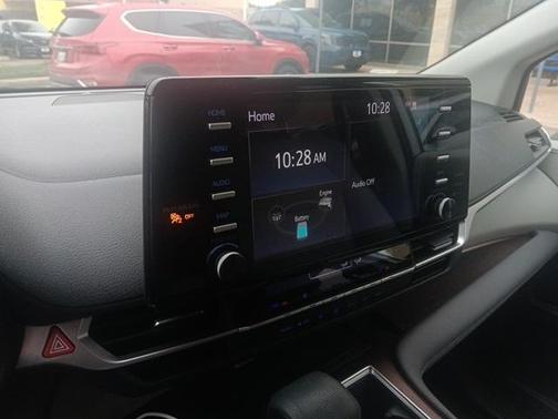 2022 Toyota Sienna LE