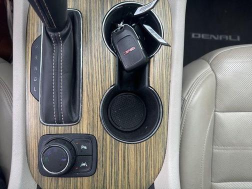 White Frost Tri-Coat 2019 GMC Acadia Denali