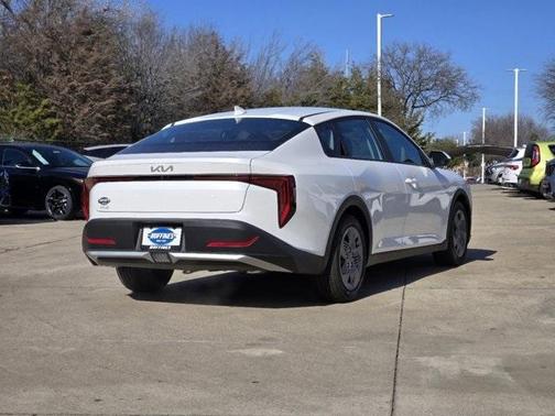 2025 Kia K4 LX