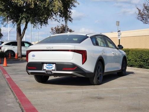2025 Kia K4 LXS