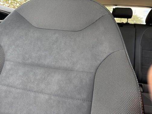 Platinum Gray Metallic 2022 Volkswagen Taos 1.5T SE