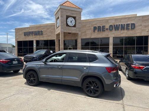 Platinum Gray Metallic 2022 Volkswagen Taos 1.5T SE