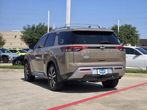 2023 Nissan Pathfinder Platinum