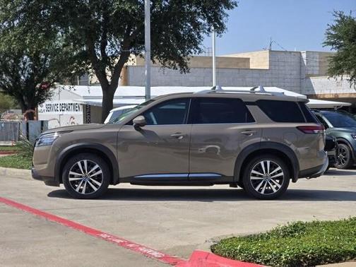 2023 Nissan Pathfinder Platinum
