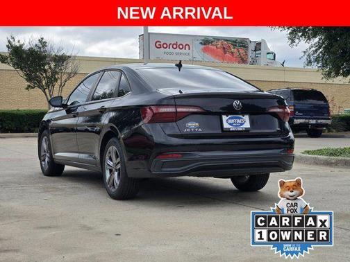Deep Black Pearl Effect 2022 Volkswagen Jetta 1.5T SE