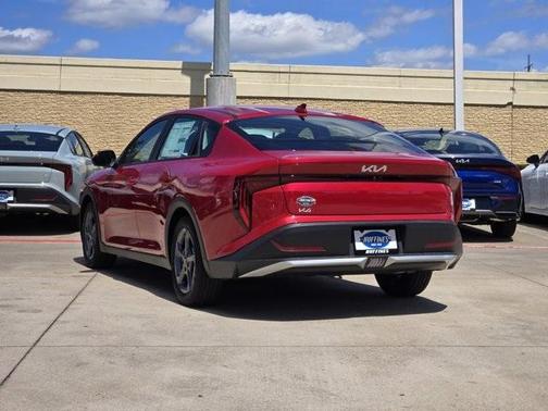 2025 Kia K4 LXS