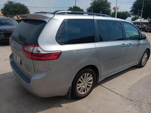 2017 Toyota Sienna XLE Premium