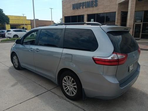 2017 Toyota Sienna XLE Premium