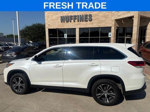 Blizzard Pearl 2019 Toyota Highlander LE