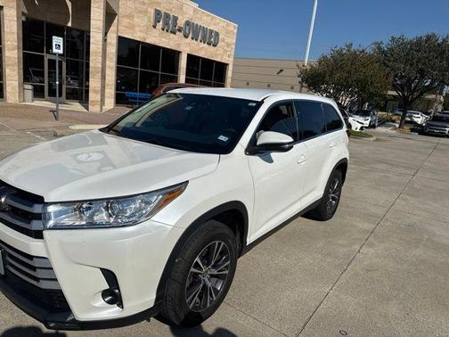 Blizzard Pearl 2019 Toyota Highlander LE