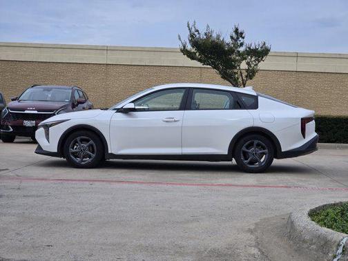 Snow White Pearl 2026 Kia K4