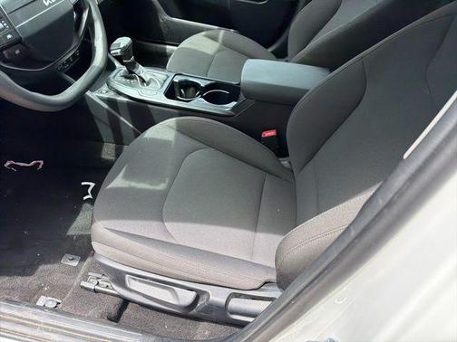 Snow White Pearl 2026 Kia K4