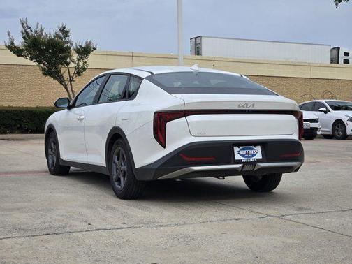 Snow White Pearl 2026 Kia K4