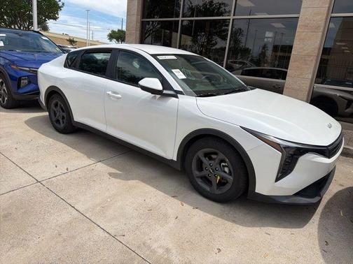Snow White Pearl 2026 Kia K4