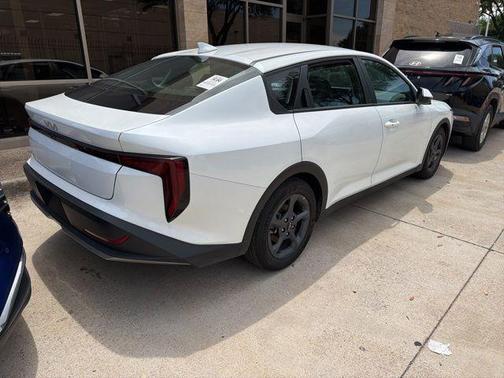 Snow White Pearl 2026 Kia K4