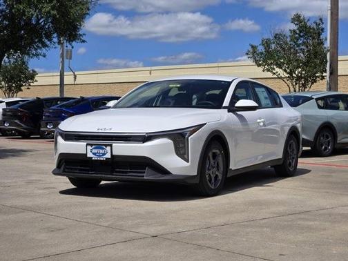 2025 Kia K4 LXS