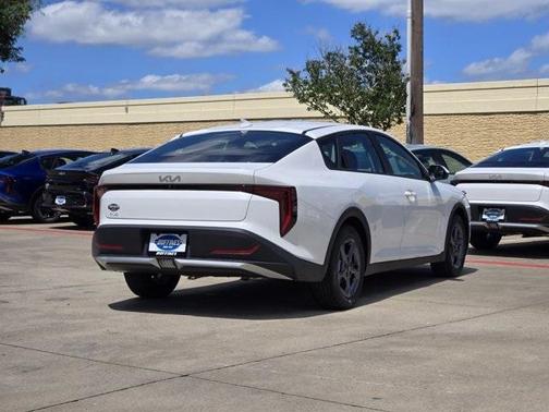 2025 Kia K4 LXS