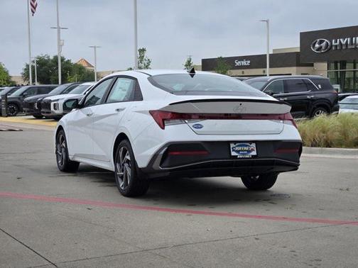 2025 Hyundai ELANTRA HEV SEL Sport