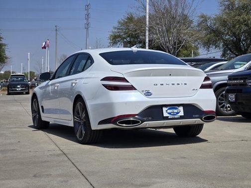 Uyuni White 2025 Genesis G70 2.5T