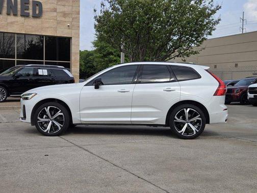 Crystal White Metallic 2023 Volvo XC60 B5 Ultimate Dark Theme