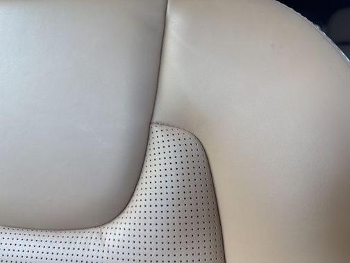 2023 Volvo XC60 B5 Ultimate Dark Theme