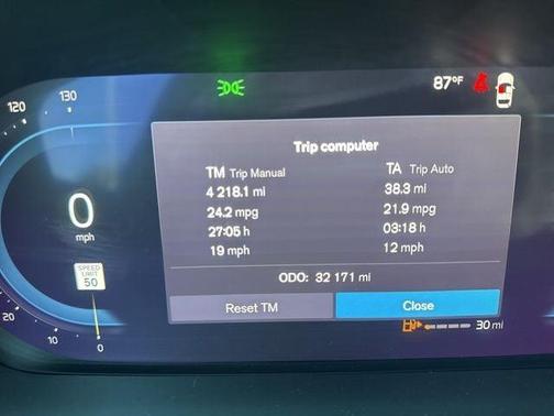 2023 Volvo XC60 B5 Ultimate Dark Theme