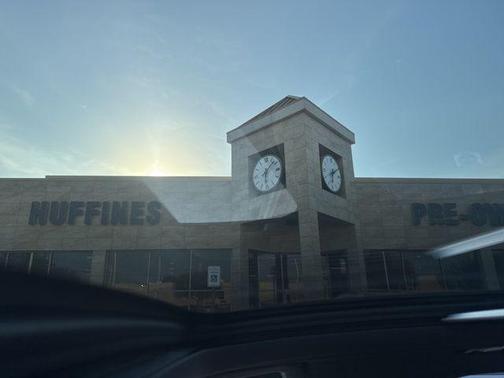 2023 Volvo XC60 B5 Ultimate Dark Theme