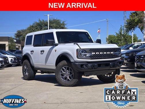 Oxford White 2025 Ford Bronco Badlands