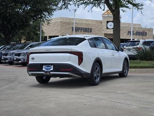 2025 Kia K4 LXS