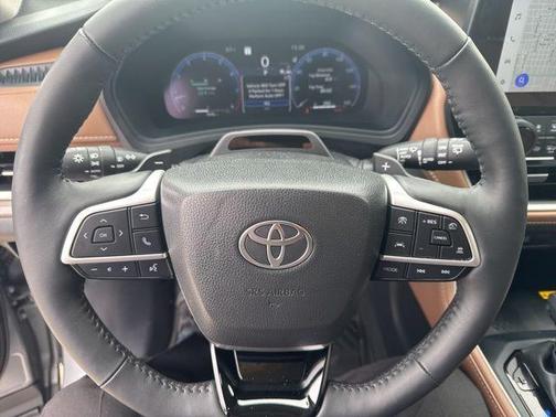 Metal 2025 Toyota Grand Highlander