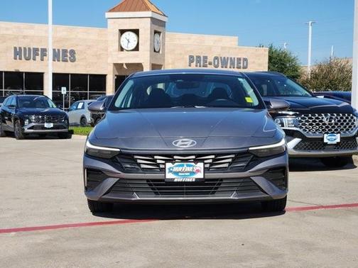 2024 Hyundai ELANTRA SE