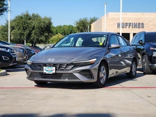 2024 Hyundai ELANTRA SE