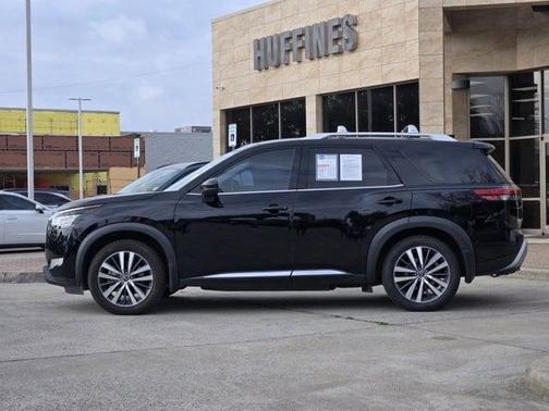 2022 Nissan Pathfinder Platinum