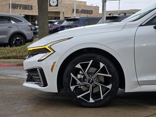 2025 Kia K5 EX