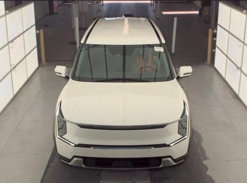 Snow White Pearl 2024 Kia EV9 Light Long Range