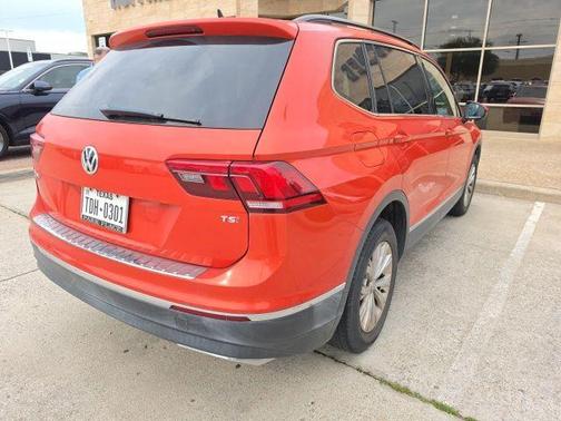 Habanero Orange Metallic 2018 Volkswagen Tiguan 2.0T SE