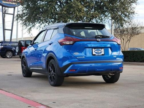 2022 Nissan Kicks SR