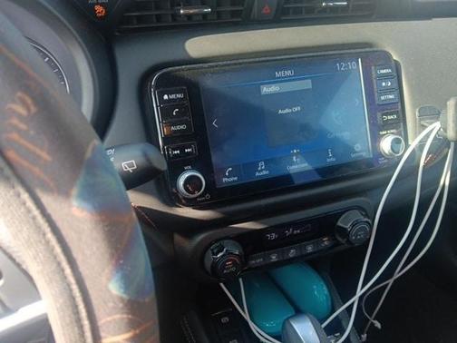 2022 Nissan Kicks SR