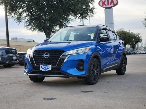 2022 Nissan Kicks SR