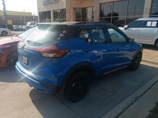 2022 Nissan Kicks SR