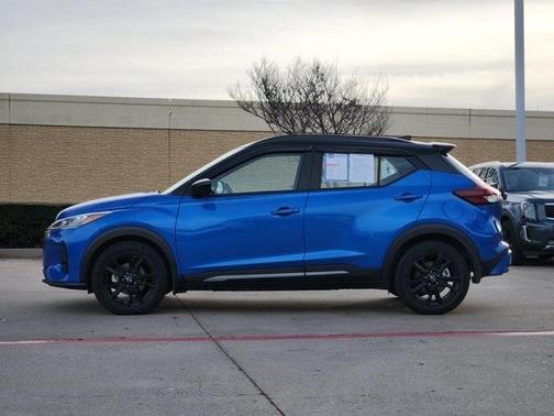 2022 Nissan Kicks SR